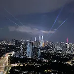 Rumaduke Kuala Lumpur With Netflix And Klcc Views