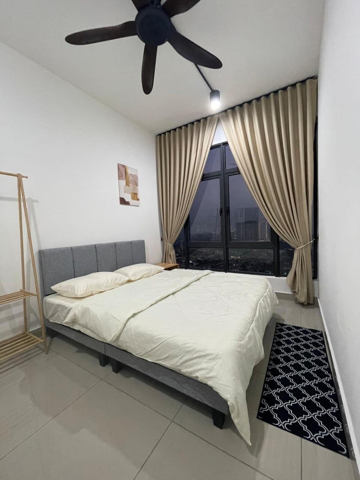 Pangsapuri Rumaduke With Netflix And Klcc Views *