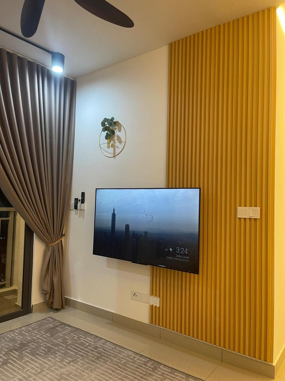 Pangsapuri Rumaduke With Netflix And Klcc Views *